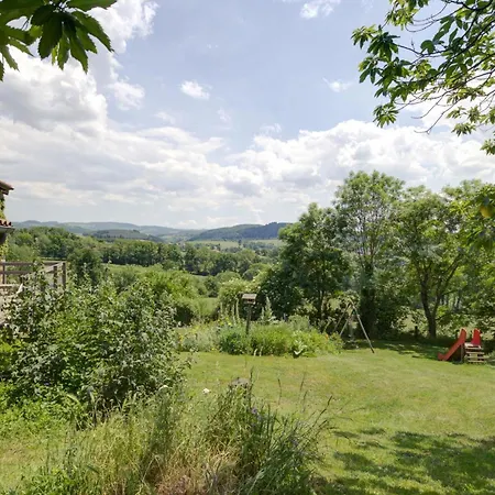 Avec Jacuzzi, Sauna, Wi-fi Et Jardin Privatif - Fr-1-496-52 * Saint-Just-la-Pendue