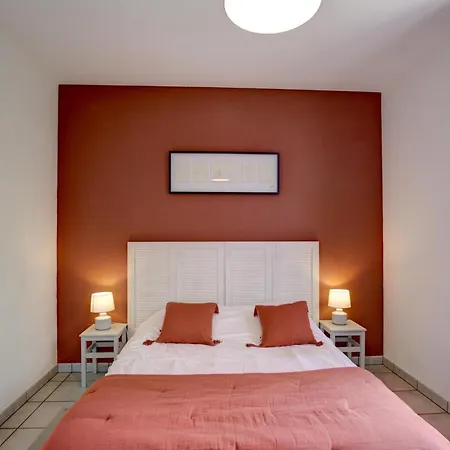 Avec Jacuzzi, Sauna, Wi-fi Et Jardin Privatif - Fr-1-496-52 Holiday home Saint-Just-la-Pendue