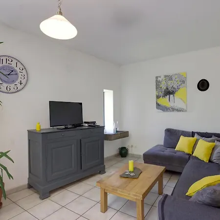 Holiday home Avec Jacuzzi, Sauna, Wi-fi Et Jardin Privatif - Fr-1-496-52
